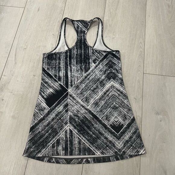 Lululemon Black and White Patterned Tank size L - Picture 4 of 5